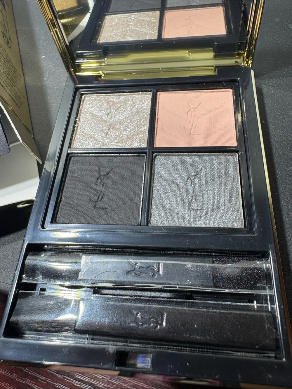 Yves Saint Laurent 700 - Over Noir